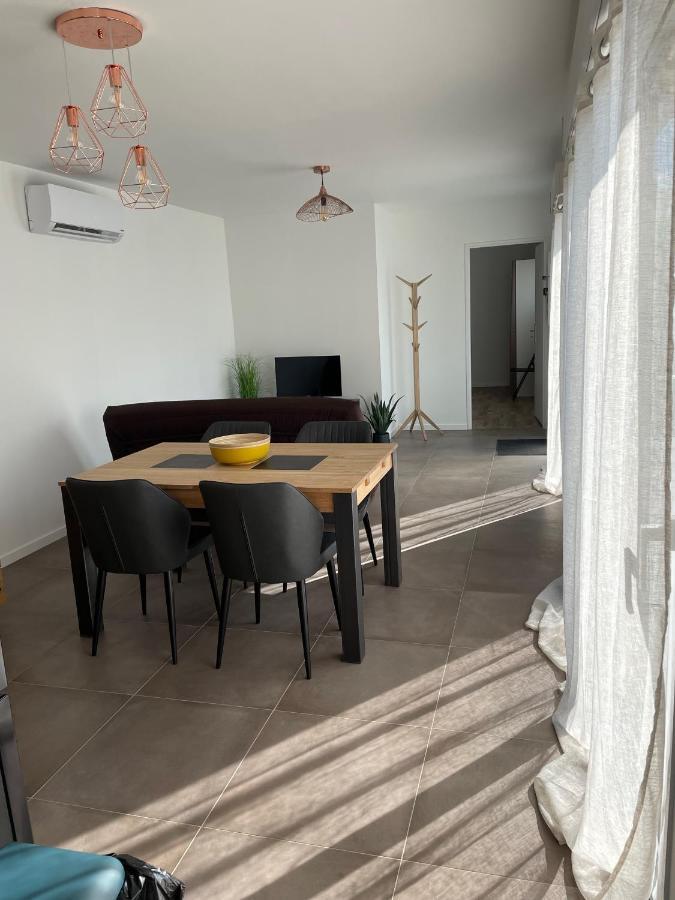 Maison Fleurs De Lys, Climatisee, Wifi Et Parking Privee Gratuit, Lave-Linge, Vernon Giverny Экстерьер фото
